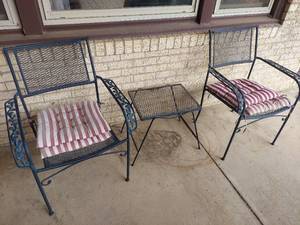 lot 5614 image: 2 Patio Chairs and Side Table