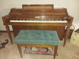 lot 5616 image: Baldwin piano with bench