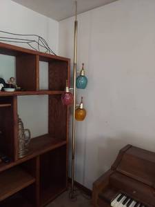 lot 5619 image: Mid-Century Pole Lamp
