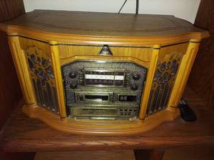 lot 5621 image: American Heritage stereo with remote