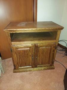 lot 5638 image: Oak Tv Stand