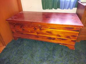 lot 5693 image: Cedar Chest