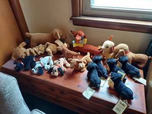 lot 5694 image: Stuffed Animals - Dogs