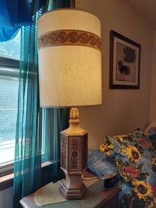 lot 5696 image: Table Lamp