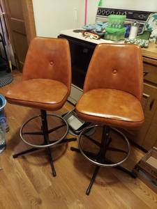 lot 5701 image: 2 Swivel Barstools