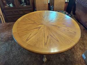 lot 5728 image: Round Dinning Table with 24in Leaf