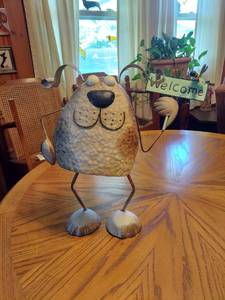 lot 5734 image: Metal Dog Welcome Decor - On a Spring Like a Bobblehead