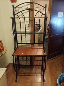 lot 5736 image: Bakers Rack