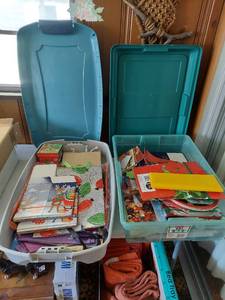 lot 5740 image: 2 Tubs with Gift Bags