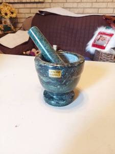 lot 5744 image: Green Marble Mortar and Pestal