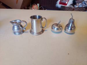 lot 5748 image: Pewter Items