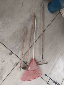 lot 5757 image: Long Handled Tools
