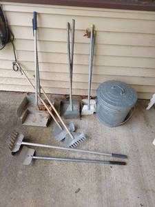 lot 5763 image: Galvanized Can with Lid and Scoopers