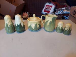 lot 5772 image: Shawnee Corn Items - Salt  Pepper Shakers