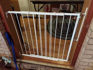 lot 5780 image: Pet Gate