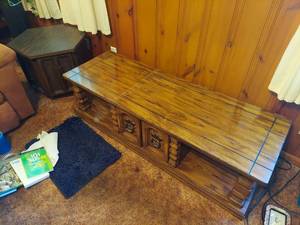 lot 5784 image: Coffee Table and End Table