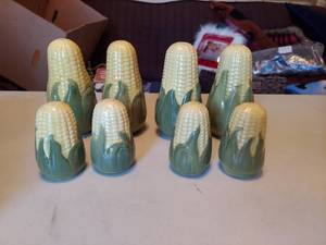 lot 5785 image: Shawnee Corn Salt and Pepper Shakers