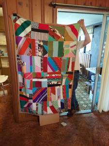 lot 5787 image: Quilt