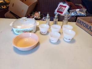 lot 5790 image: Kitchenware - Corningware Baking Dish with Lid and Fiesta Bowl