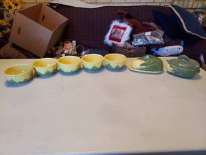 lot 5791 image: Shawnee Corn Bowls and Butter Dish