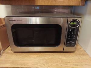 lot 5811 image: Sharp Carousel Microwave