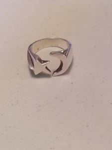 lot 5815 image: Star and Moon Ring - Marked 925