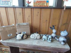 lot 5829 image: Resin Decor - 7 Pieces