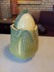 lot 5646 image: Shawnee cookie jarcanister