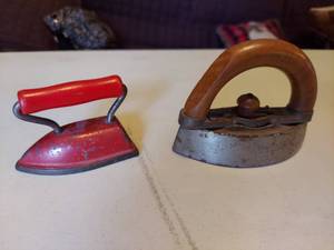 lot 5647 image: 2 small irons