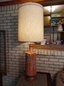 lot 5648 image: Mid-Century Table Lamp