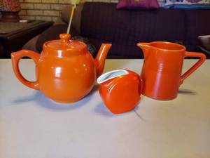 lot 5659 image: 3 pitchers