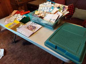 lot 5669 image: assorted gift bags in box