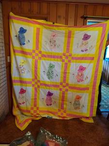 lot 5675 image: quilt topper