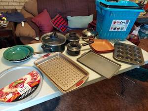 lot 5685 image: kitchen ware and cart
