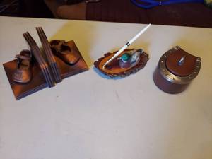 lot 5719 image: book ends and desk items