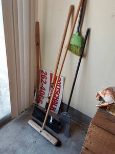 lot 5831 image: Snow shovel and brooms