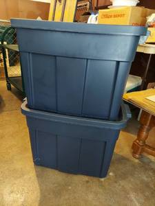 lot 5832 image: (2) 18 Gal. Rubbermaid rough neck storage bins