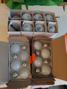 lot 5844 image: Light bulbs