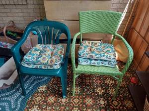 lot 5855 image: 2 Green Patio Chairs