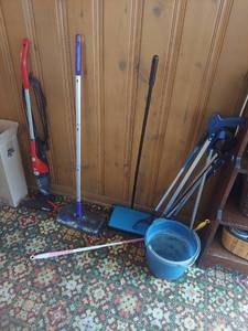 lot 5861 image: Sweepers and Grabbers