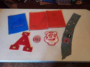 lot 5866 image: Yearbooks, Patches and Girl Scouts Sash