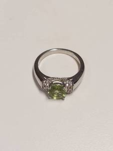 lot 5867 image: Ring with Green Stone - Marked 925
