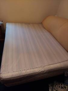 lot 5872 image: Full Size Mattress Set with Hollywood Frame