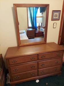 lot 5874 image: Bassett Dresser with Mirror and Night Stand