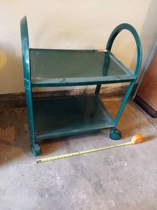lot 5881 image: Rolling plastic cart