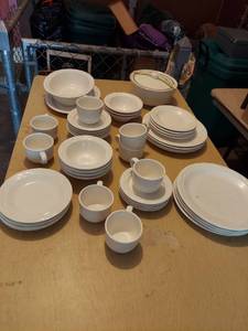 lot 5888 image: Pfaltzgraff dinnerware
