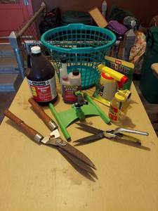 lot 5889 image: Basket of lawn and garden supplies