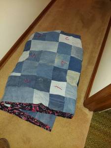 lot 5909 image: Denim quilt