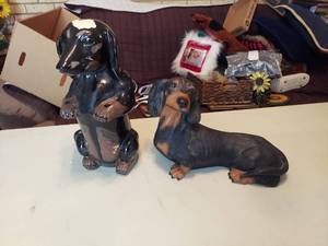 lot 5912 image: 2 Dachshund Figurines