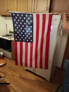 lot 5915 image: US Flag on Pole
